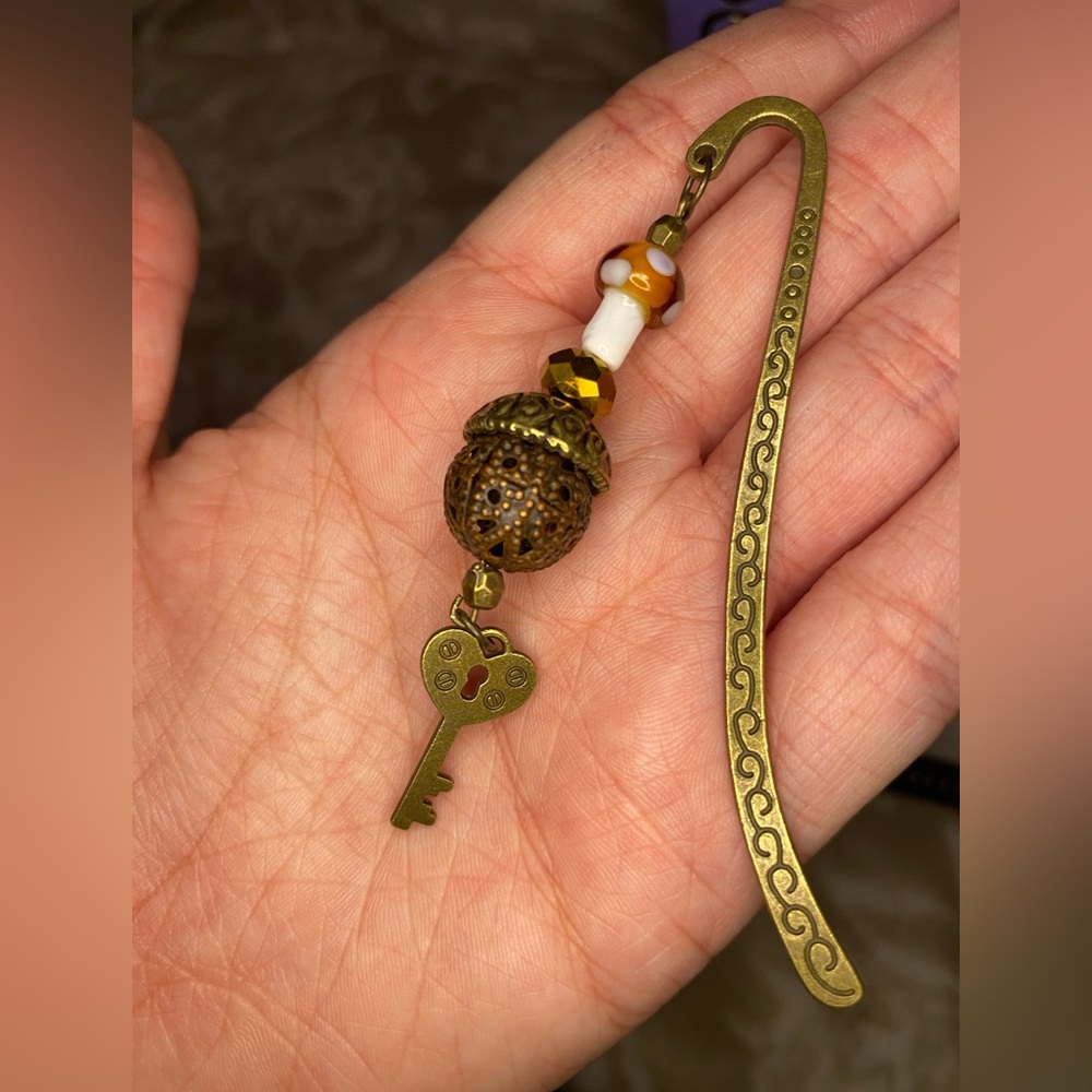 Handmade metal hook bookmark